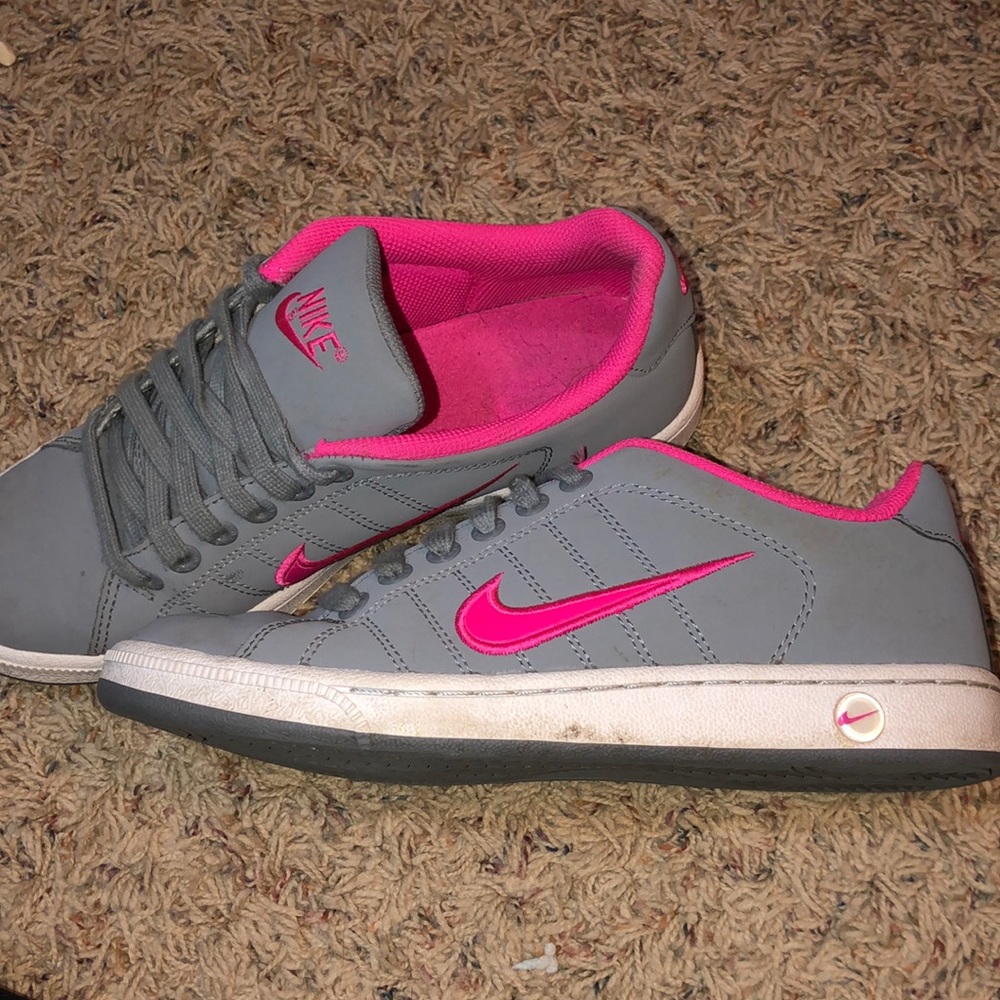 Nike - Picture 2 of 5
